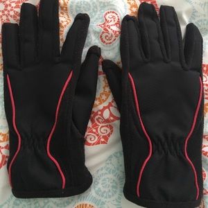 Gloves with gripping